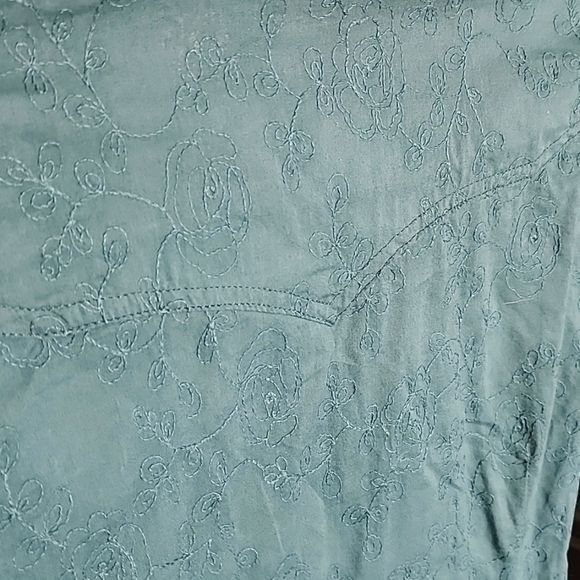 Button down shirt with snap buttons - Picture 3 of 4